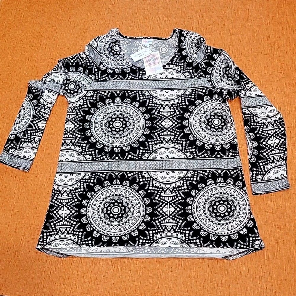 3/$20 NWT LulaRoe long sleeve black & white top 2XL